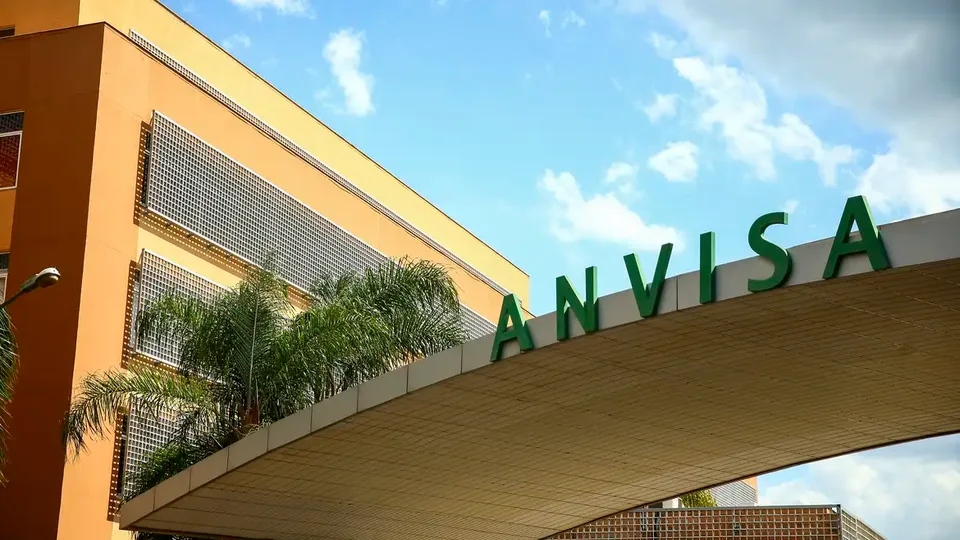 Anvisa suspende lote de medicamentos para hipertensão e câncer de mama