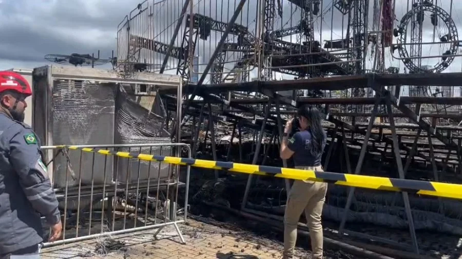 Polícia Científica faz perícia em circo atingido por incêndio em Natal
