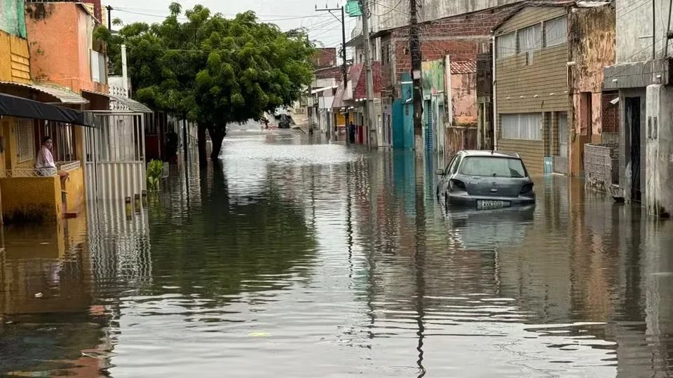 Chuvas: Natal tem ruas alagadas e pontos intransitáveis nesta quarta (13)
