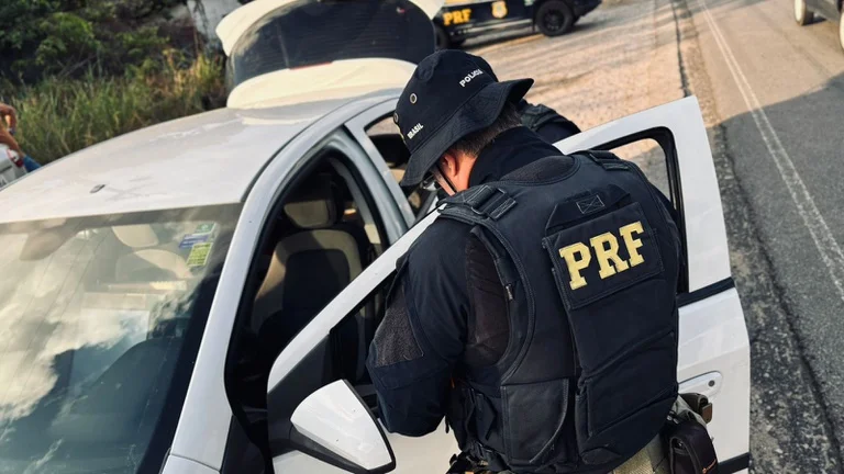 PRF prende motorista com mais de 50 munições na BR-101 em São José de Mipibu