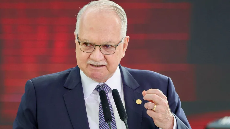 Fachin defende STF após Itália apontar parcialidade no caso Zambelli