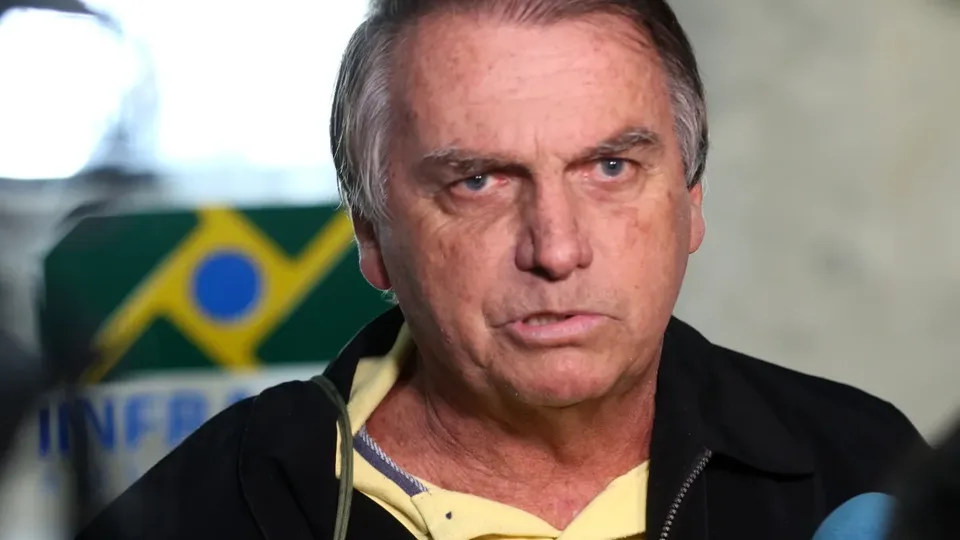 Não houve intuito de descumprir a lei, diz Bolsonaro sobre arma