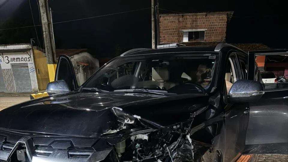 Prefeita de Pau dos Ferros sofre acidente na BR-101; todos os ocupantes do veículo passam bem