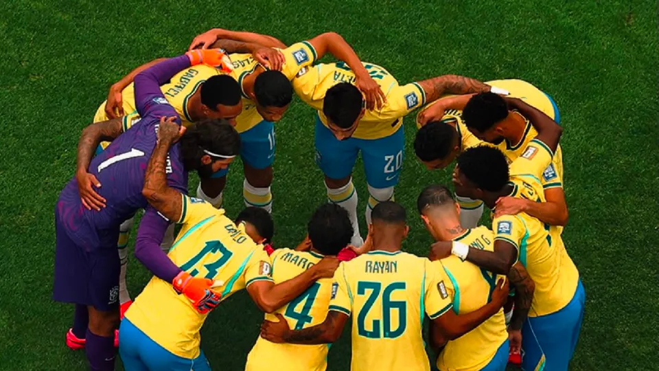 Brasil vira nos acréscimos com Martinelli, bate o Japão e avança às oitavas da Copa