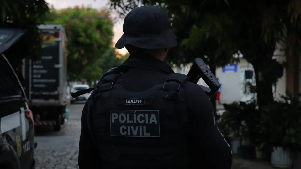“Operação Engrenagem Suja”: Polícia Civil cumpre mandados contra suspeitos de receptar e comercializar irregularmente óleos lubrificantes automotivos em Natal