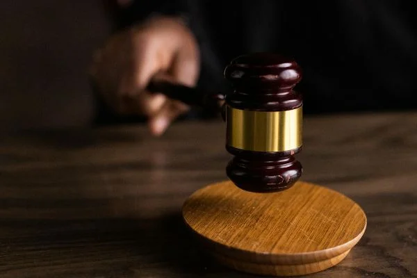 Justiça do RN condena homem por discriminação de identidade de gênero em Mossoró