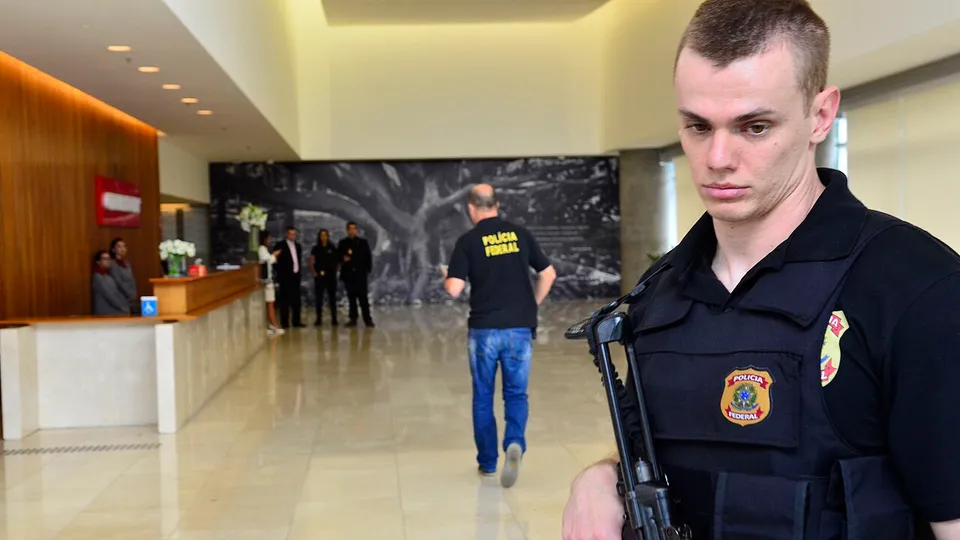 Agentes da Polícia Federal durante uma operação